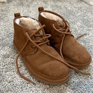 Women’s neumel ugg boot size 8